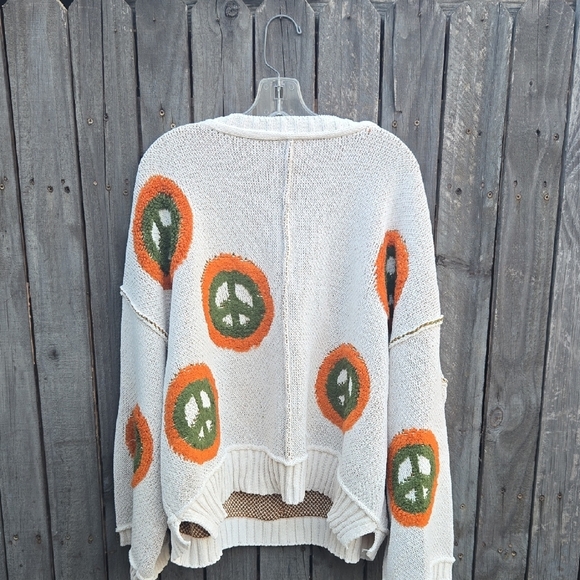 POL Cream and Orange V-Neck Sweater - Picture 8 of 10